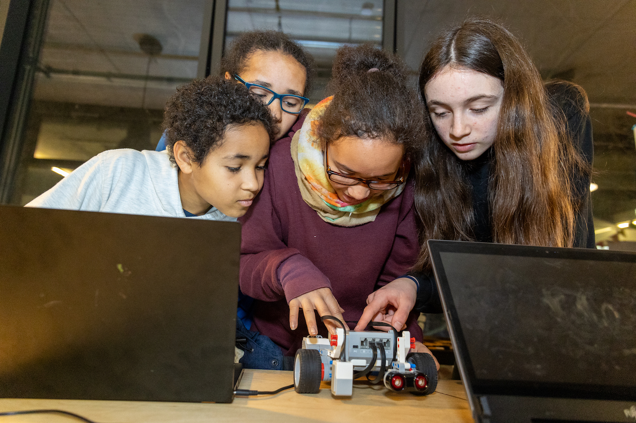 Kinder Tüfteln An Eigenen Ideen In Der Offenen Werkstatt Im Tüftellab