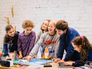 Kinder Entwickeln Prototypen Im Workshop